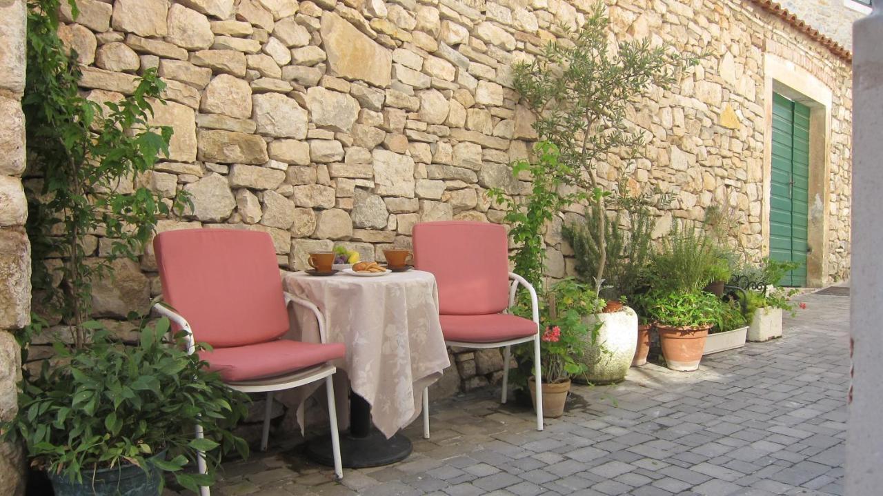 Viola Apartment
